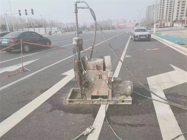 雅星镇公路路面下沉沉降开裂注浆加固施工